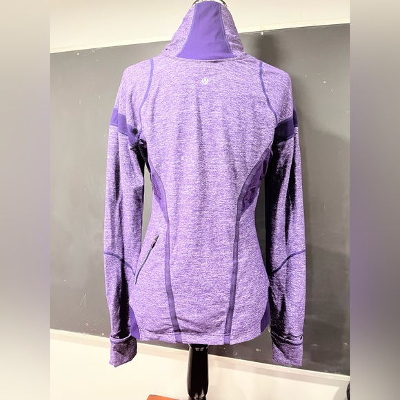 ⭐️Lululemon 1/4 zip run top - Picture 2 of 5